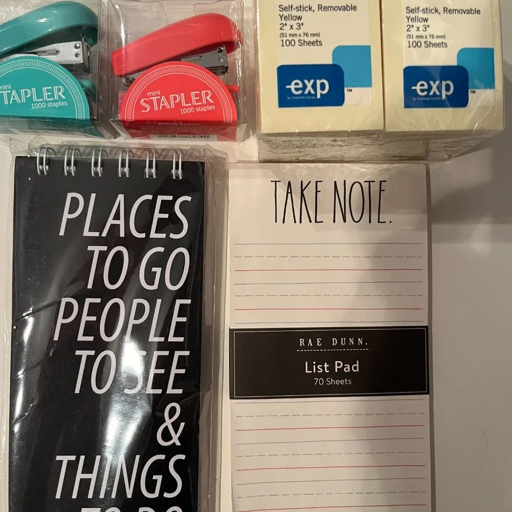 Novelty Notebooks, 2 mini staplers and Post-Its (h/s)‎